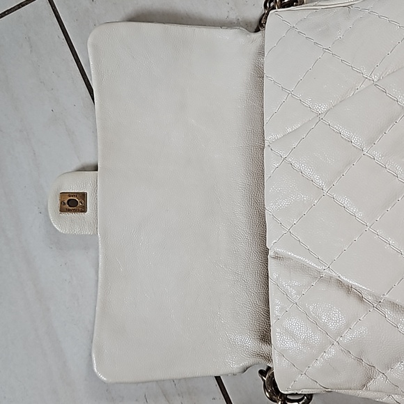 CHANEL 14S Flap Bag Crossbody Cream Leather Gold Chain CC Logo w/Box + Card - Picture 11 of 16
